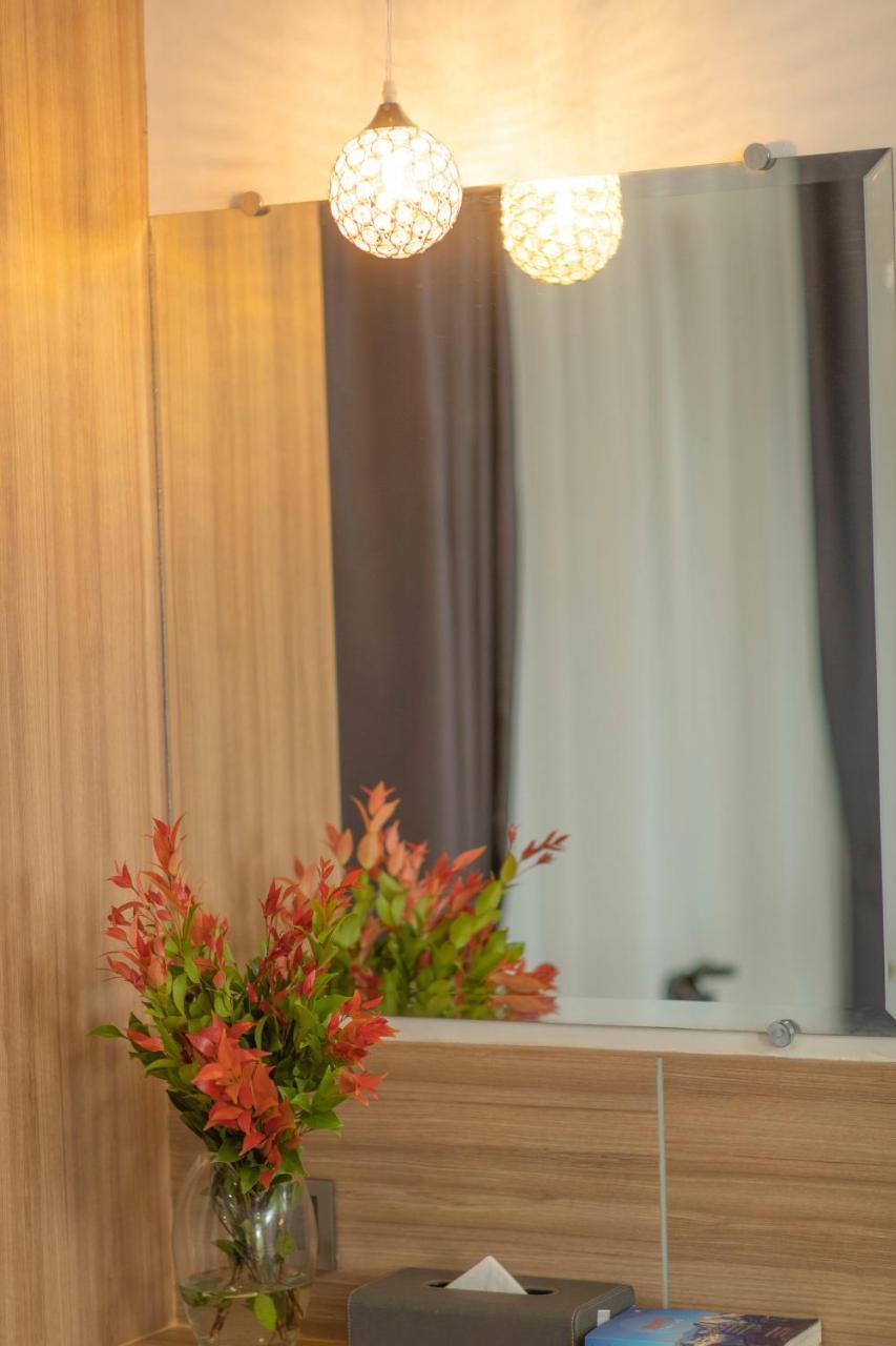 8 Mile Hotel Yangon Exterior photo
